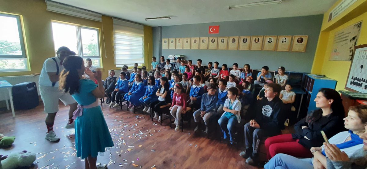 k_sehit's tweet photo. “Minik Minik Ellerim, Susuz Büyümez Düşlerim” adlı tiyatro oyunu ile öğrencilerimize “Su Tasarrufu” ile ilgili farkındalık oluşturan DESKİ personelleri ve tiyatro grubuna teşekkür ederiz. @AbdulkadrSahn @KaleKaymakamlig @osmanzolan @denizlibld @ekicis20 @denizlimem @totak2066 https://t.co/jFv4zLK3bS