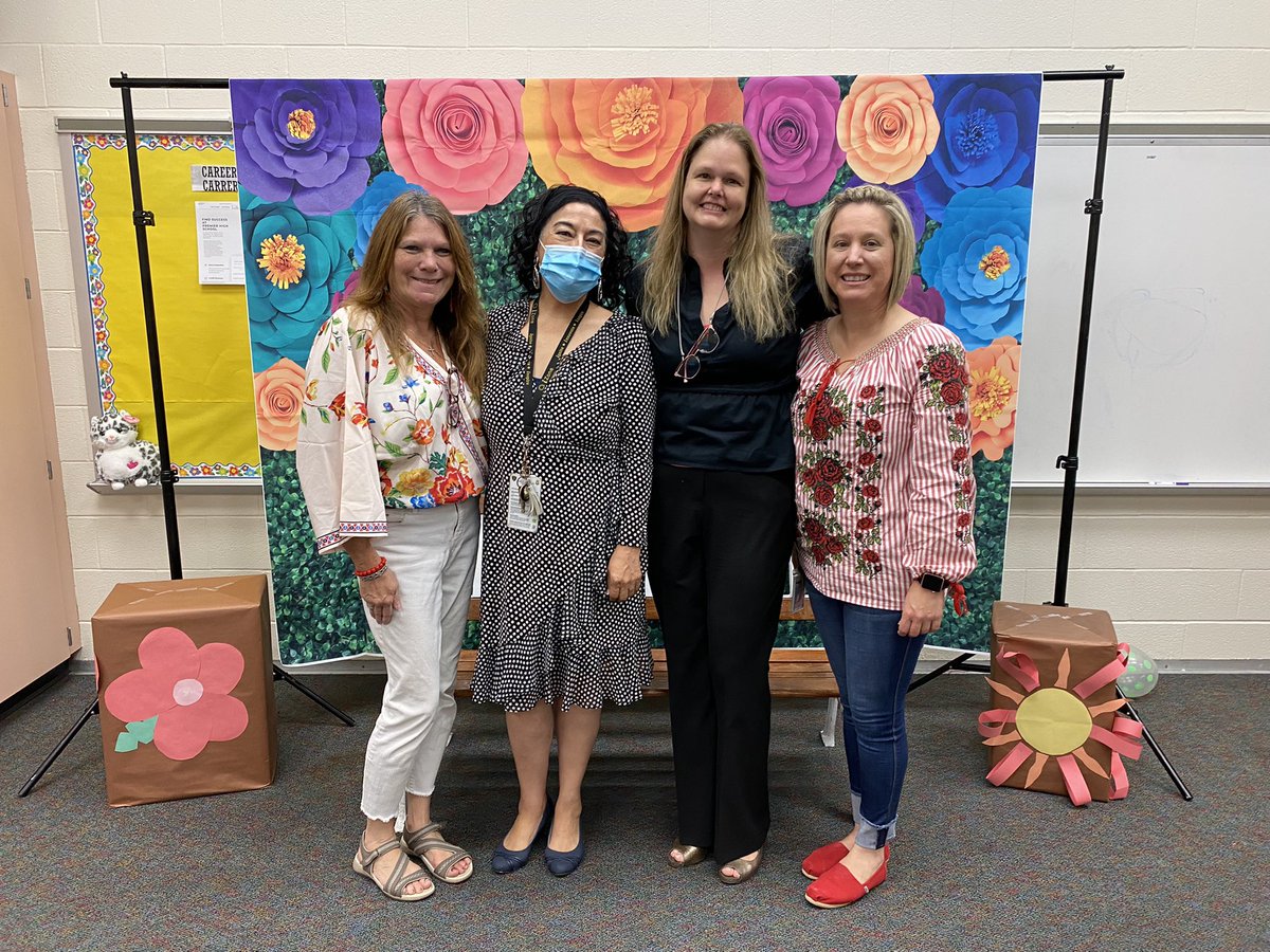 SISD_MultiPrgms's tweet photo. Great morning @ClarkPrimary with our Latino Family Literacy parents and students! #literacy #thelatinofamilyliteracyproject #believeinspring #springisd https://t.co/4i2vftZDuW