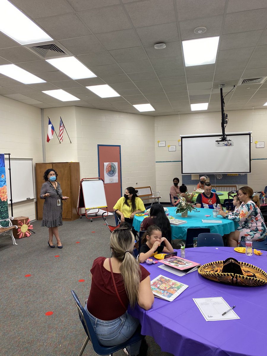 SISD_MultiPrgms's tweet photo. Great morning @ClarkPrimary with our Latino Family Literacy parents and students! #literacy #thelatinofamilyliteracyproject #believeinspring #springisd https://t.co/4i2vftZDuW
