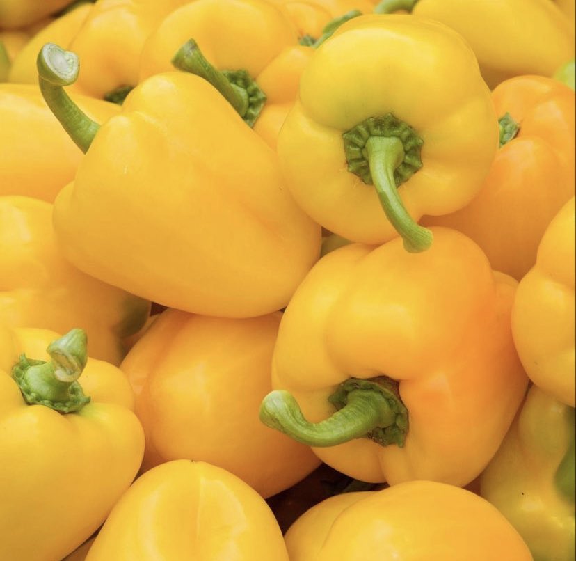 Three major benefits of Bell Peppers: 1️⃣ Carotenoids found in Bell Peppers has been linked to improved eye health 2️⃣ Found to reduce the likelihood of anemia through the copious amounts of vitamin C 3️⃣ Rich in antioxidants, which can protect against possible heart disease