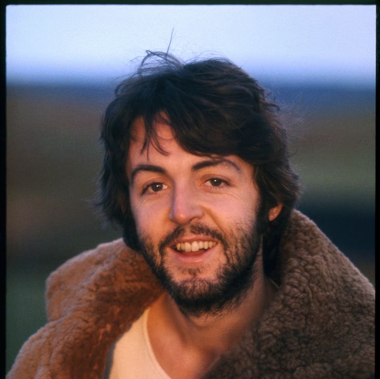 HiddlesStans's tweet photo. It’s giving young Paul McCartney 💚 https://t.co/wWFYIqXuRU