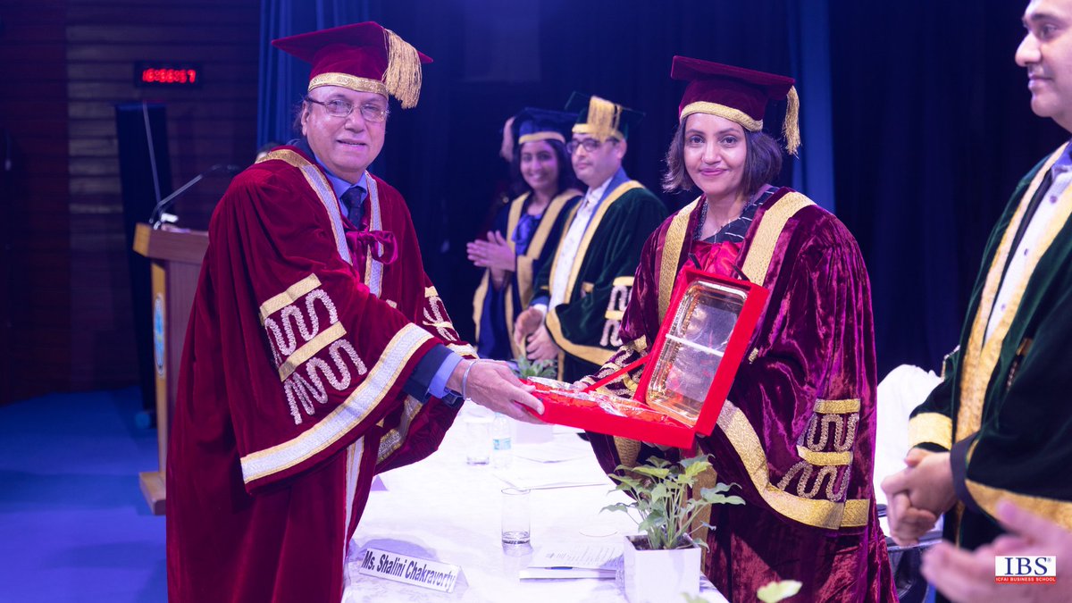 gurgaonibs's tweet photo. The #Convocation for the #BatchOf2020 was graced by the presence of the Chief Guest, Ms. Shalini Chakravorthy, Chief Ethics & Compliance Officer, #PhonePe, and the Guests of Honour - Mr. Sandeep Sehgal, Partner, AKM Global, & Mr. Ashish Bhalla, Head of Campus Relations at #HCL. https://t.co/SFdDYIfdzA