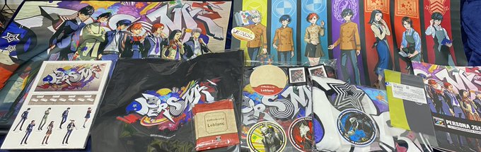 グッズ情報も出てたし、今日買ったやつ!
ノリノリで買いすぎちゃったかな…!タペストリーどっちも良い出来なのでオススメ!めっちゃデカい! 