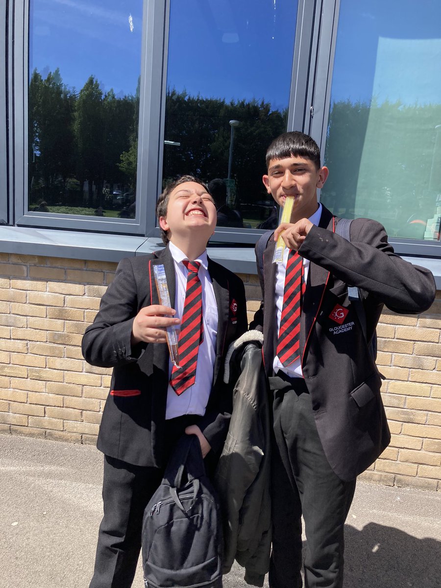 GA_FunFriday's tweet photo. Ice pops to celebrate the last day of term and showing our appreciation to all of our wonderful students for their  amazing hard work. #workhard #bekind #treats 🍭🔆 https://t.co/P6W9VcuYkI