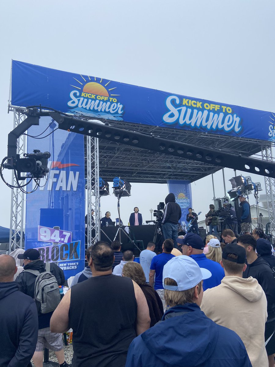 genemosca's tweet photo. Well worth the no sleep last night leaving at 4 in morning for 45 min drive to see @WFANmornings @7BOOMERESIASON @GioWFAN @SpikeEskin for kickoff to summer to start the Memorial Day weekend !!!! Dad is here with his friend. I ran into my boy @peteyb97 . Bar opened at 7! Let’s go https://t.co/PaDYAiQBO7