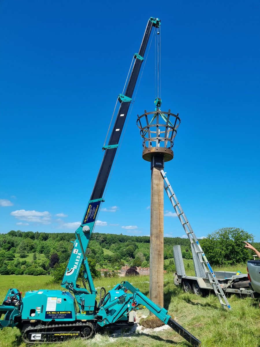 Perfect weather for popping up a Jubilee Beacon! Ready to be lit everyday at The Jubilee Joust next week where a knight on horseback will gallop up the hillside with a blazing torch 🔥bit.ly/3LVoFAT
Thank you to J R Hill &amp; Sons