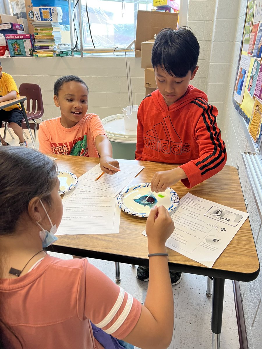 VTilitsky's tweet photo. Thanks to @MsBarbour_SEES for taking in myself and 17 of my closets friends 😂  We are doing just fine!! @MsEddy_SEES 😅 @EllisSoars Today we enjoyed exploring the scientific method! https://t.co/87dfUBqN2N