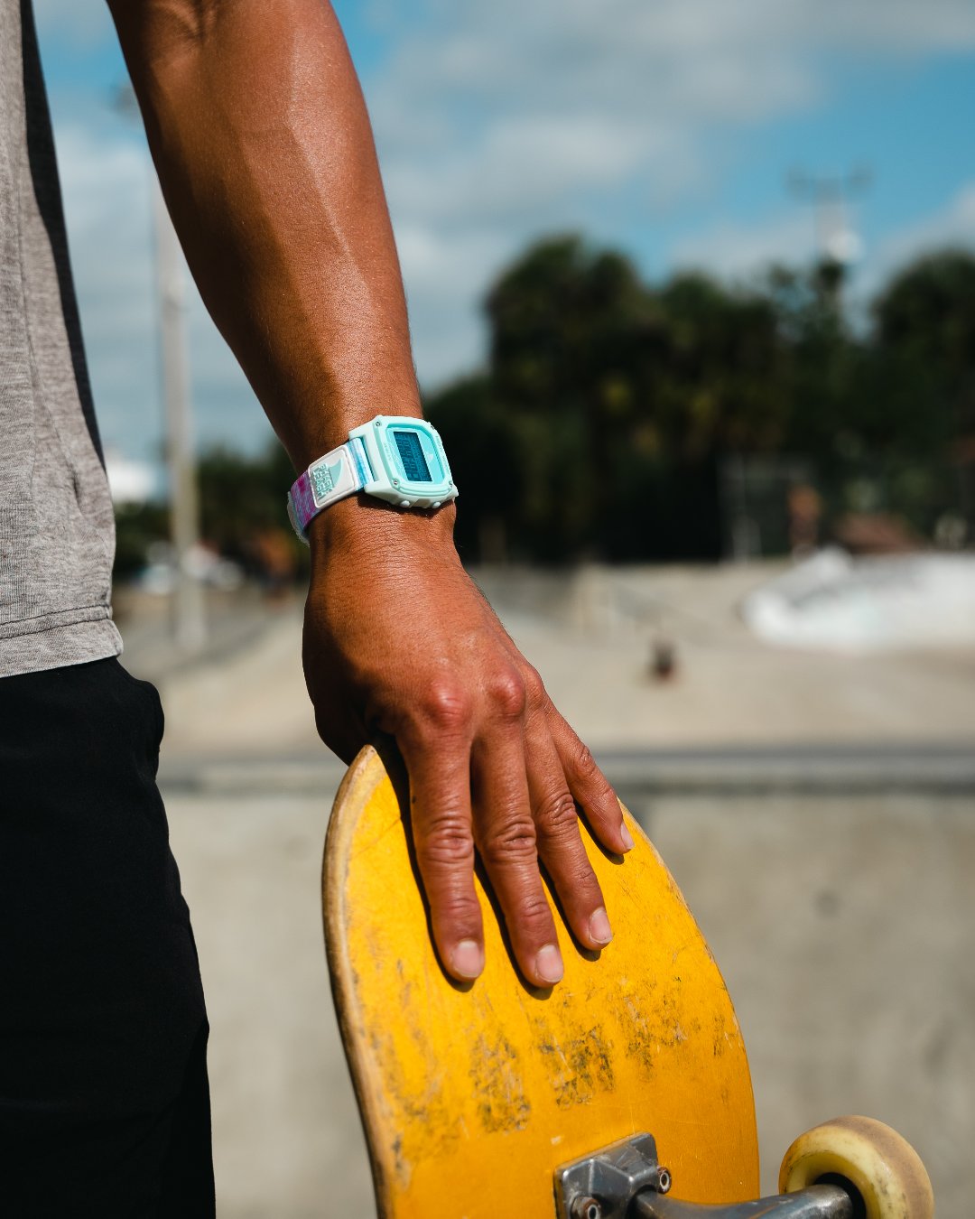 Men's freestyle hotsell shark watch