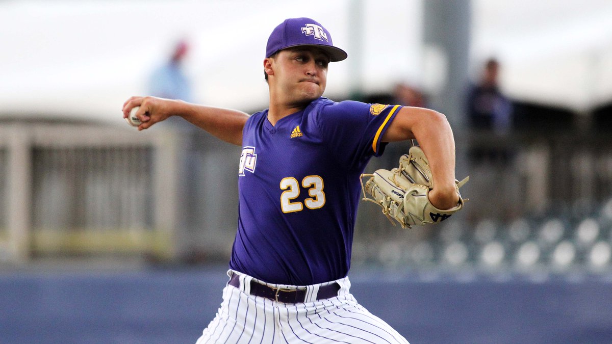 OVCSports's tweet photo. Photos from Game 8 of the 2022 OVC Baseball ⚾ Championship.  Credit: @spydieshooter

📷 Full gallery: https://t.co/qiTABdog8e 

#OVCit | #OVCBase

@BelmontBaseball @TNTech_Baseball https://t.co/eUEpOX1jeX