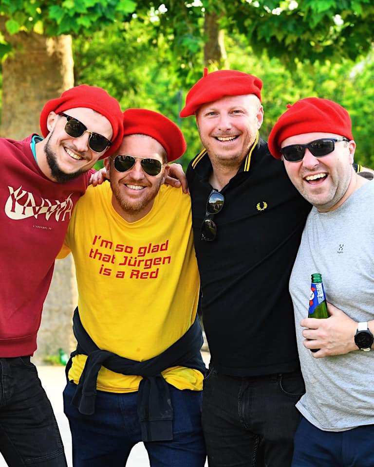 LivEchonews's tweet photo. The beret looks to be making a huge comeback 🧑‍🎨 #UCL https://t.co/aq2Nv35UpK