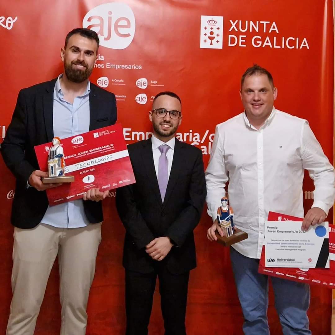Un orgullo, Premio Joven Empresario de Galicia, @michollocom y el Premio RSE Joven Empresario de Galicia, @adstecnologias (Alberto al cuadrado 💪) Porque en Ferrolterra tenemos futuro, y mucho! Enhorabuena a todas las candidatas y candidatos @ajeferrolterra @ajegaliciaoficial