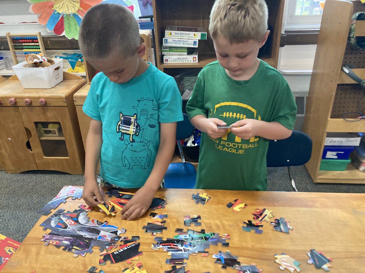 melissalynnwhe1's tweet image. No Technology Day @maplemagnet Encouraging #Social skills with multiple grade levels.  @RochNHSchool @mrslanceyMSMS celebrating #globalplay in May!