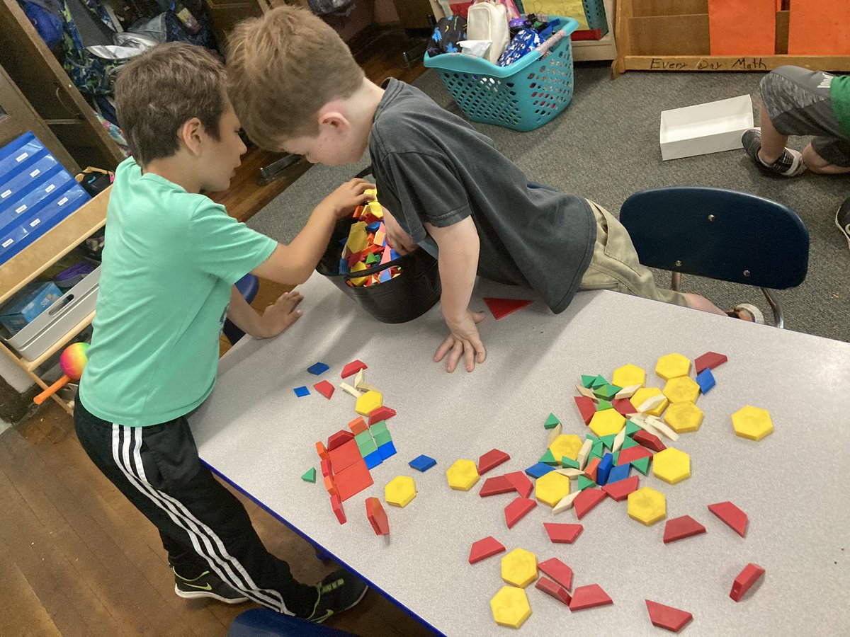 melissalynnwhe1's tweet image. No Technology Day @maplemagnet Encouraging #Social skills with multiple grade levels.  @RochNHSchool @mrslanceyMSMS celebrating #globalplay in May!