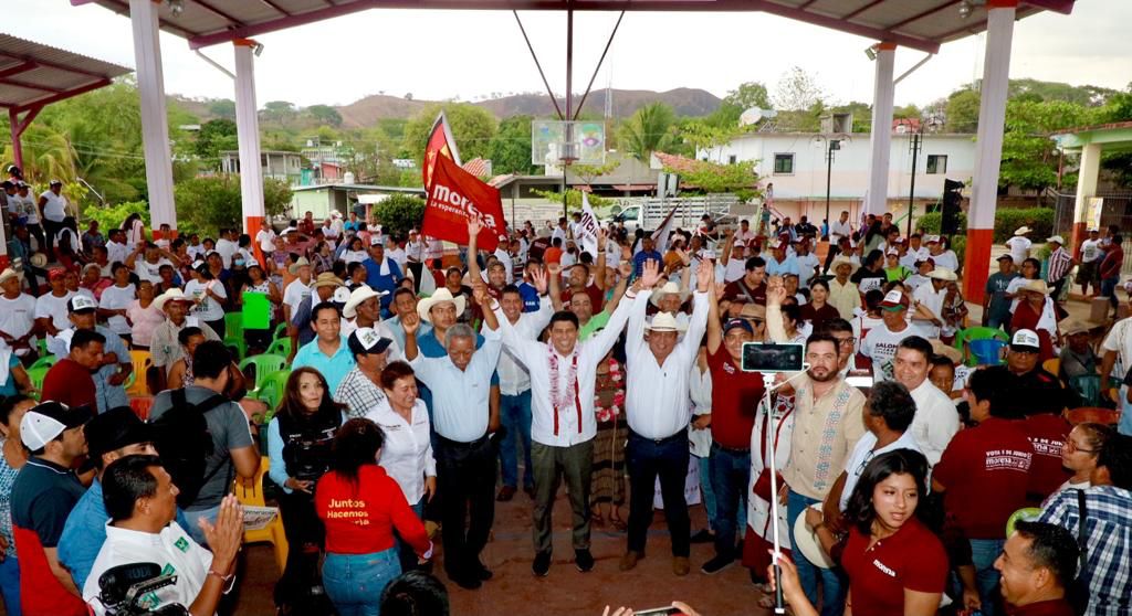AloOlivera's tweet photo. La Costa votará por un gobierno de territorio con @salomonj.
El candidato de @MorenaOaxacaOf @PUPOax @PVEMOax @PARTIDODELTRAB2 realizó su precierre de campaña 
https://t.co/2iGbXSm2an https://t.co/fFfaC7rwLu