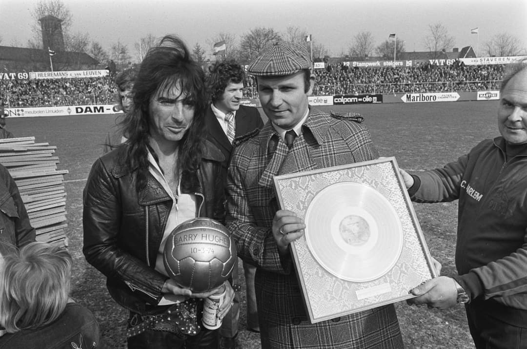 Nico_023's tweet photo. Een prachtige vent is heengegaan. Rust zacht Willebrord #Frequin .
Achter #alicecooper en #barryhughes bij #hfchaarlem.
#vandaaginside https://t.co/QPIbHrDSqV