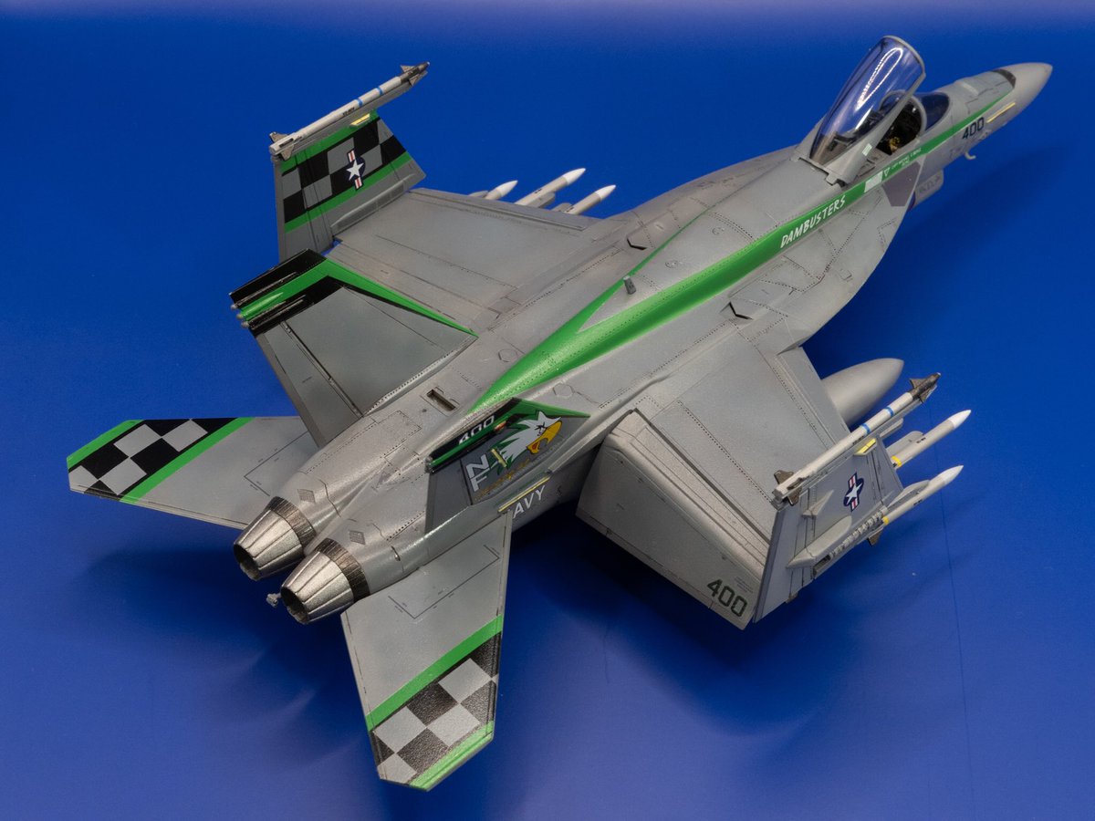 wota1969's tweet photo. #ハセガワ 1/72 F/A-18E VFA-195 DAMBUSTERS CAG 完成
主翼は切り刻んでみましたが、資料をしっかり集め無かったので色々とアレです。デカールは #DXM 。 一部塗装頑張りましたがデカールで良かったかも🤔 シートベルトとミラーは #ファインモールド 。
#トップガン祭り #scalemode #72lab https://t.co/jjlqbgIdyh