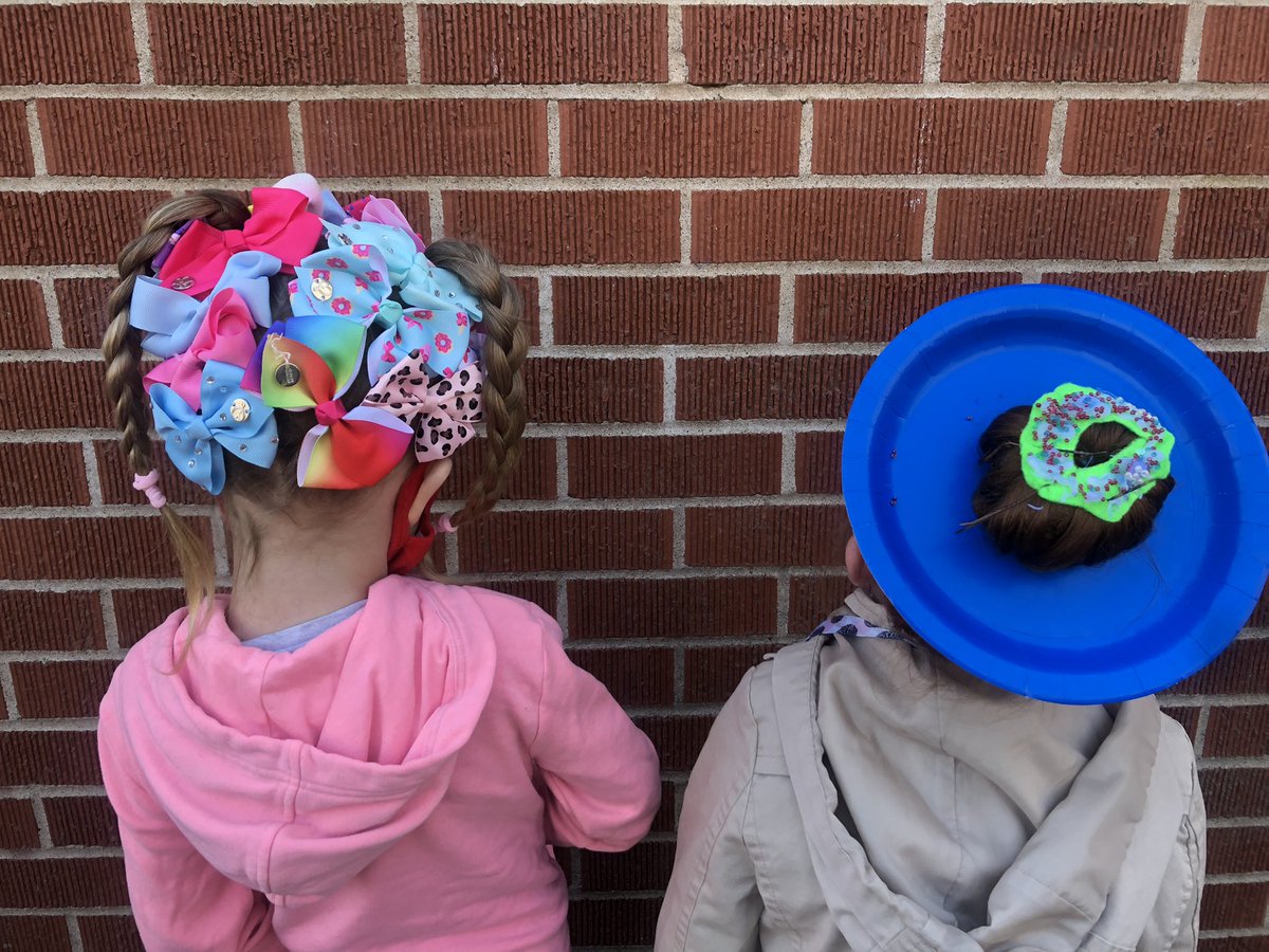 JohnsonMadame's tweet photo. Crazy hair day! #FriYAY https://t.co/f5jyqyZysW