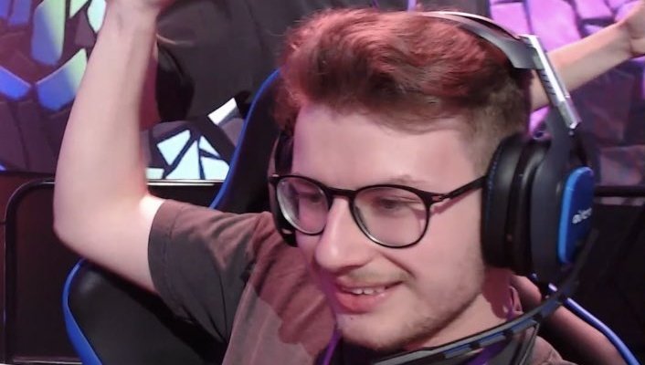 iLVXZCRY's tweet image. 𓂅 Hilo súper necesario de la sonrisa de aXoZer