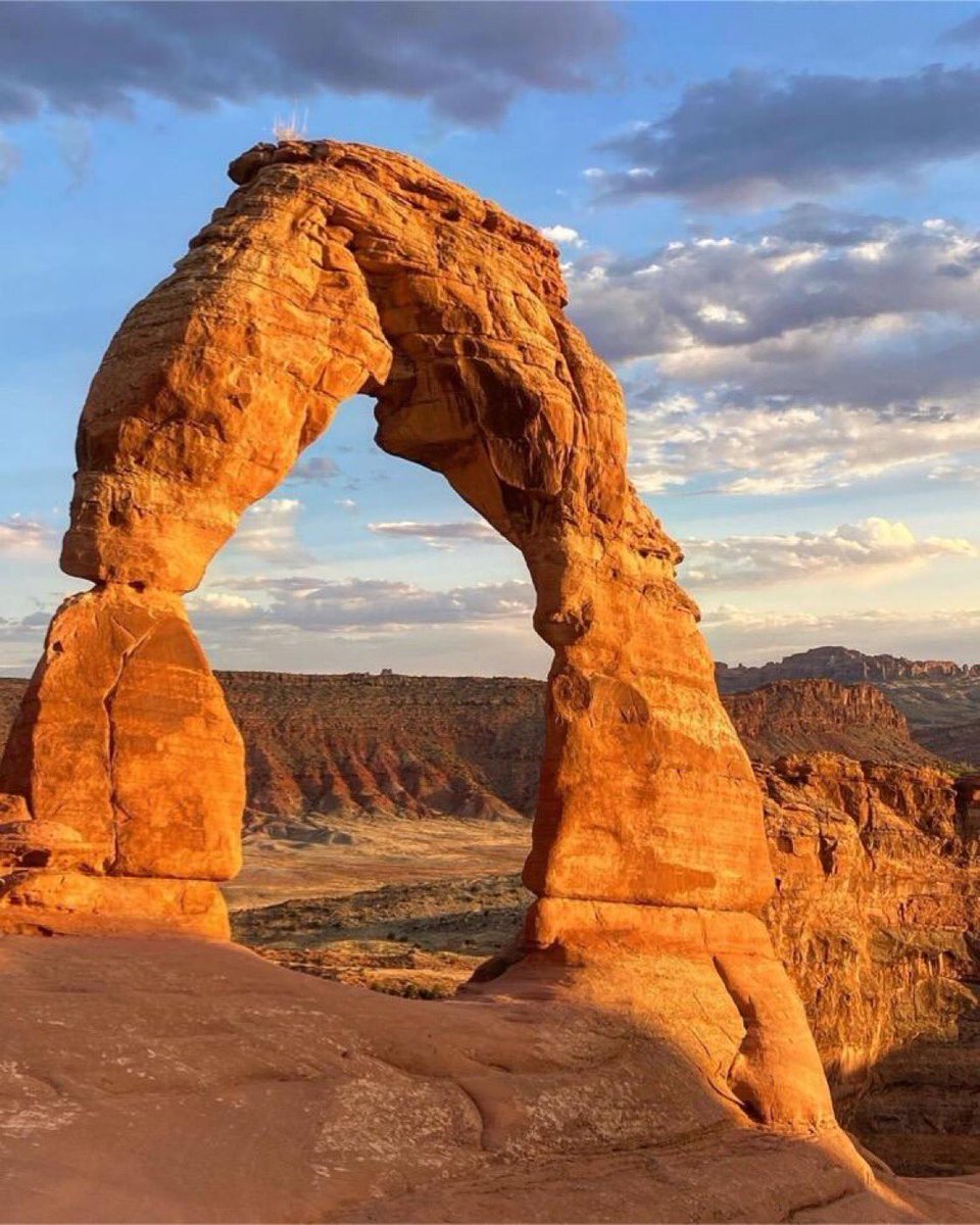 BintingM's tweet photo. “Mother Nature is a master sculptor and in no place is that more evident than at Arches National Park.” -Stefanie Payne 
📸: Instagram user daxiamanriquez
#NaturePhotography #nature https://t.co/l0CuEpAwII