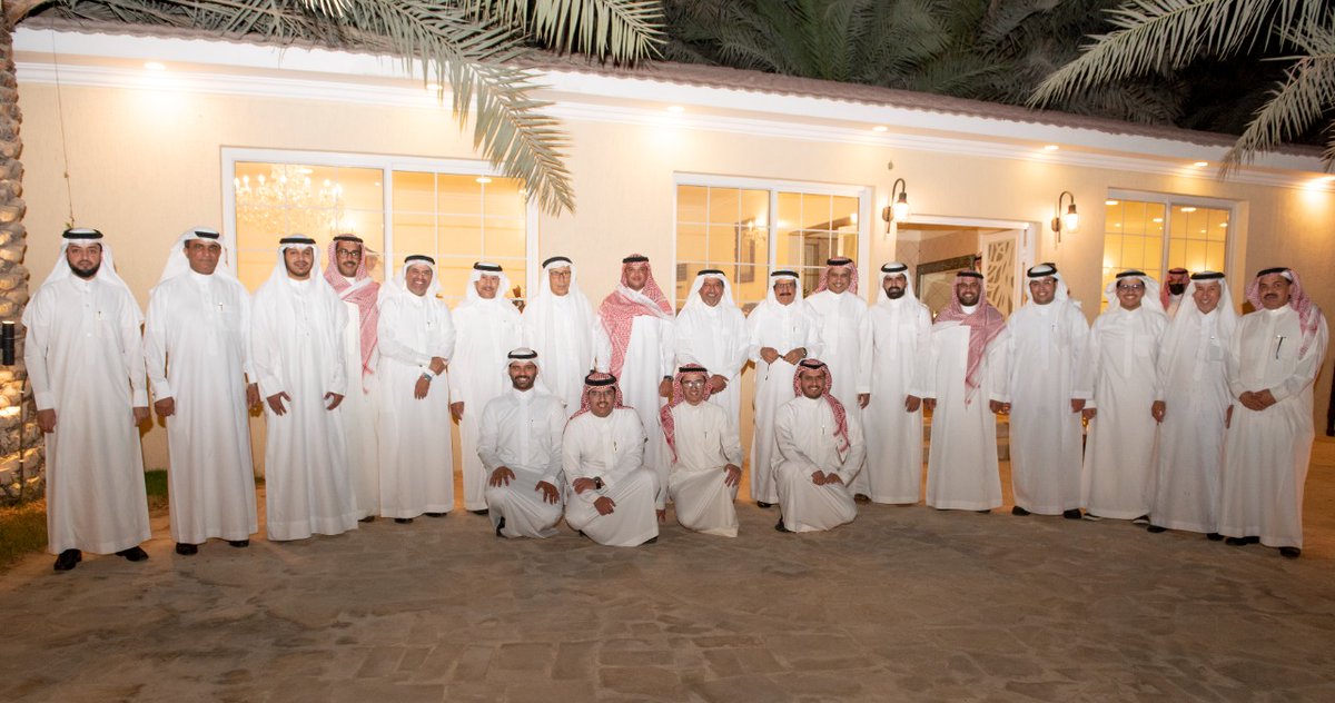 والدي وعمي في إستقبال صاحب السمو الملكي الامير سعود بن طلال ال سعود محافظ الاحساء 
في حفل العشاء الذي اقيم على شرف سموه في مجلس أسره الدلامي