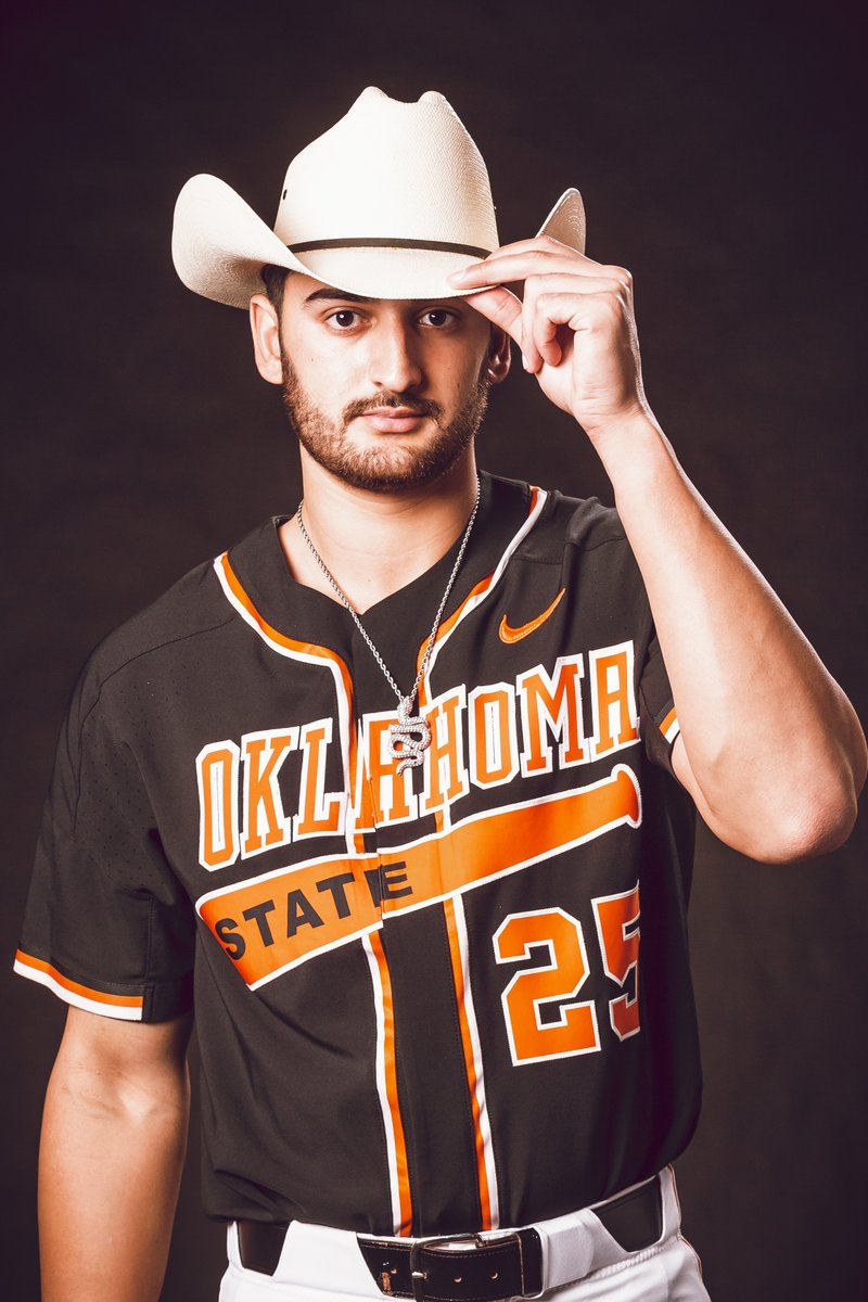 .@romanphansalkar is on to pitch with a lead to begin the bottom of the third.

#OurStandard I #GoPokes
