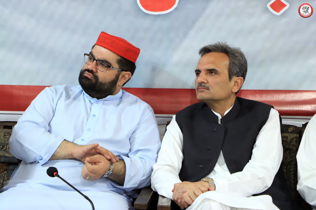 Rahmat_ali_khan's tweet photo. صوبائی ورکنگ کمیٹی کا اجلاس مرکزی صدرِ امیر حیدر خان ہوتی اور صوبائی صدر ایمل ولی خان کے زیر صدارت منعقد ہوا۔جس میں صوبائی ورکنگ کمیٹی کے اراکین نے ملکی مجموعی صورتحال،پارٹی تنظیمی امور پر تفصیلی گفتگو اور تجاویز پیش کیں۔ https://t.co/Ej1LQNaRBo