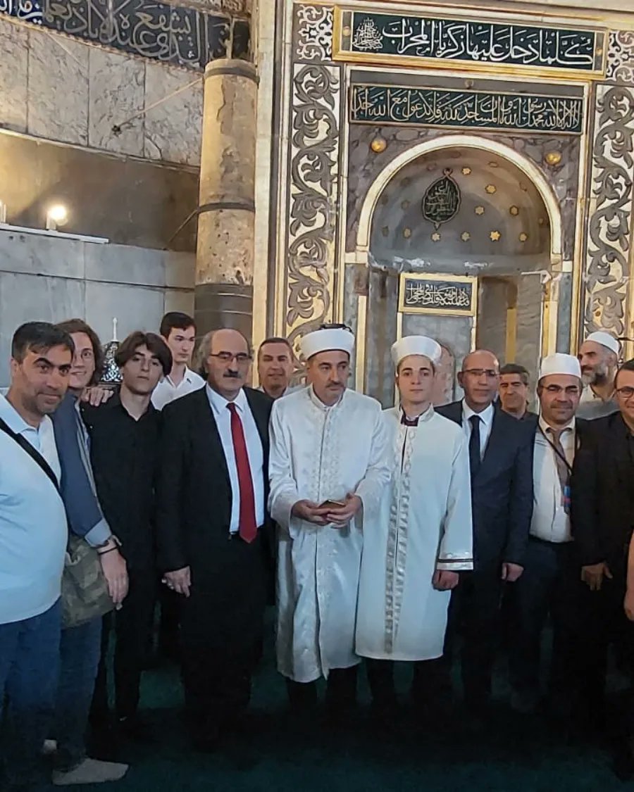 midyataihl's tweet photo. Ayasofya Camii'sinde Din Öğretimi Genel Müdürümüz Sn. Mehmet Nezir Gül ve Daire Başkanımız İhsan Erkul  ile buluştuk.@nazifyilmaz0 @mehmetnezirg
@dogm_arge @ihsanerkul1 @mardinilmem @Murat69_Demir @midyatkaymakam @midyatilcemem @midyataihl https://t.co/xeD5PK6a8m
