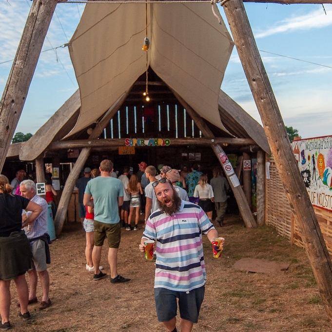 Always a drink for each hand for minimal queuing🍻 What are your festival tips & tricks?⁠ ⁠ 📸: @Nozstock