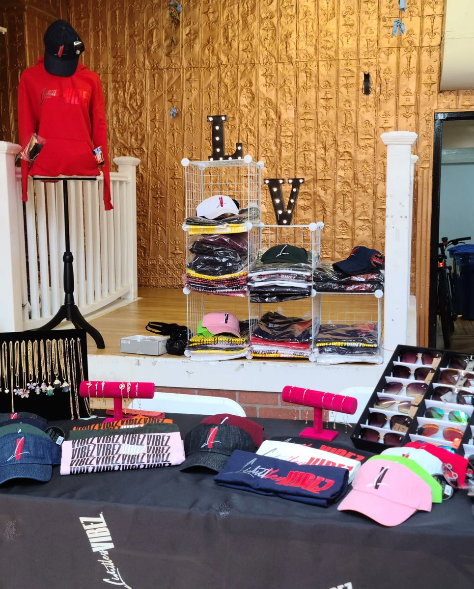 Today Starting at 2 P.M
<a href="/Limitless_Vibez/">✵ℓιмιтℓєѕѕ¢няιѕ✵</a> is Hosting a Pop-Up Shop ft Many Vendors with all types of Merch from Food, Drinks, Seamoss, Shirts, Kicks, Etc. 
Come out and and Enjoy Positive Vibez and Love. 
#supportsmallbusiness
#womenempowerment
#weoutside