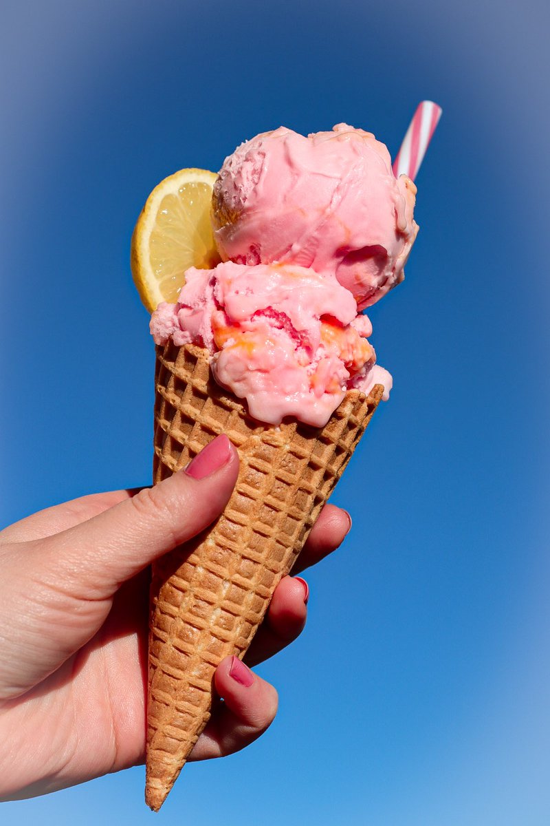 fantasiayeg's tweet photo. Our state-of-art food mobile is at the LOT (124st &amp; 107 ave) all weekend :) Join us for pizza, paninis, pastas, salads, wraps, the best treat to finish it off, our very own gelato 24 flavours to choose from :) #yegfood #yegfoodtruck #yeggelato #yegpizza #yeglocal #yegfoodie #yeg https://t.co/hPy1apuMsb