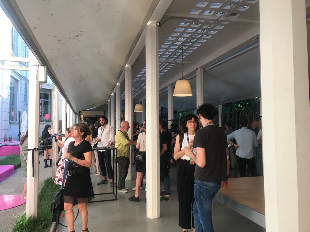 Quali sono gli scenari futuri per la fruizione collettiva del #cinema? Lieta di aver ospitato al <a href="/PadiglioneCH/">House of Switzerland Milano</a> il Professor Kevin B. Lee <a href="/alsolikelife/">Kevin B. Lee</a> e aver assistito alla presentazione della 75^ edizione del <a href="/FilmFestLocarno/">Locarno Film Festival</a> in compagnia di Marco Solari e <a href="/GionaNazzaro/">Giona A. Nazzaro</a> 🎬