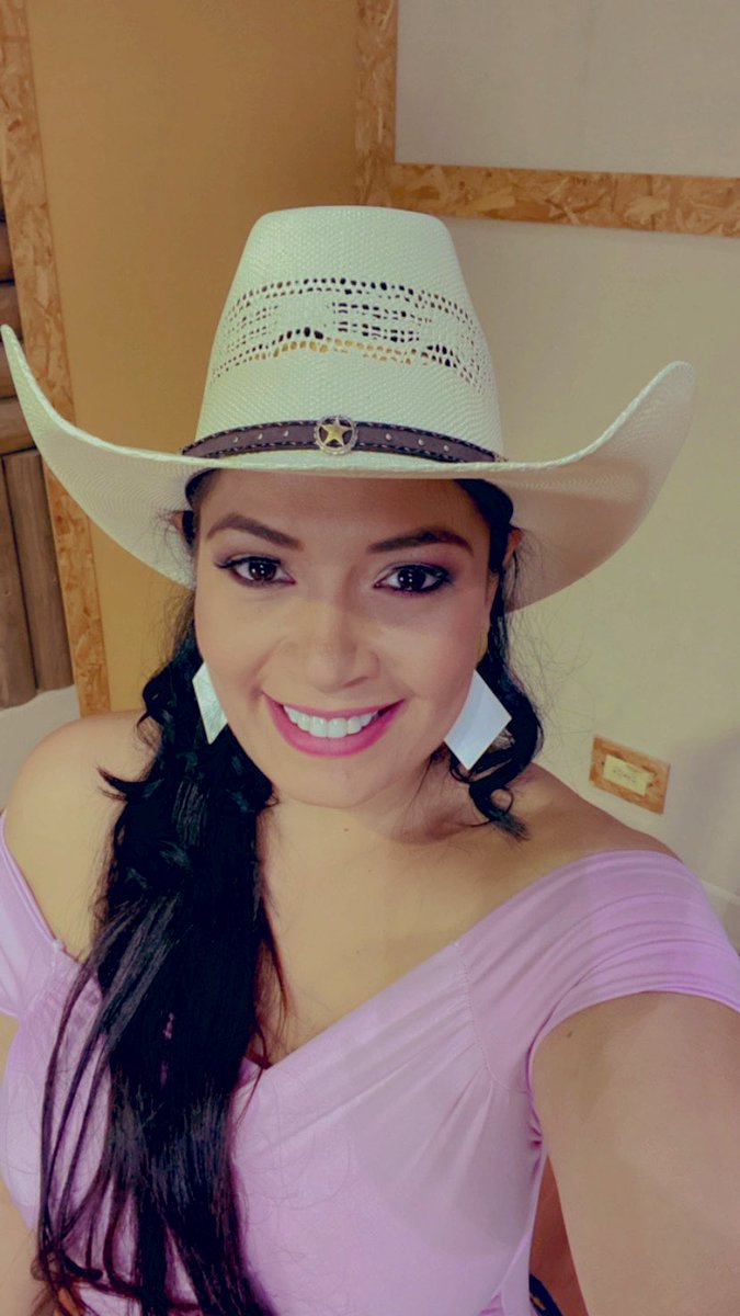 susanitadiazch's tweet photo. A propósito del día del tributo a la cultura llanera! 🤠🤠🤠🤠 Orgullosa de ser llanera! https://t.co/mGhPbZAoHj