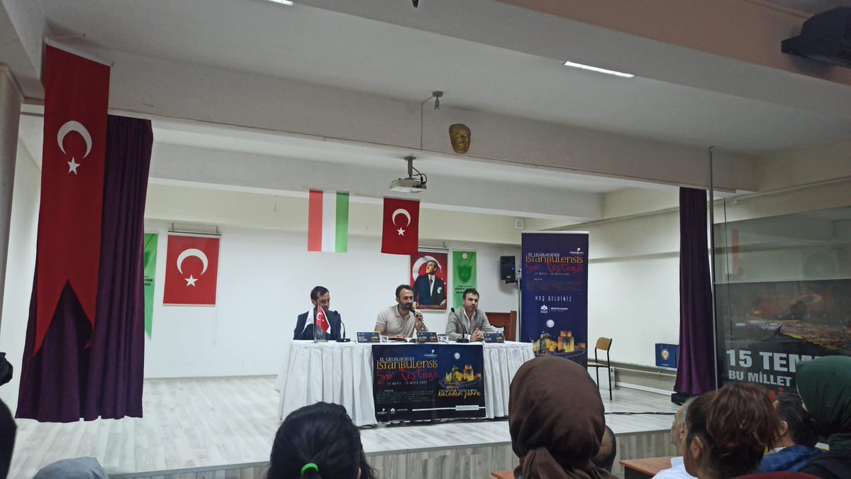 alibal060's tweet photo. Uluslararası İstanbulensis Şiir Festivali kapsamında  Hüsnü M.Özyeğin Anadolu Lisesinde gençlerimizle buluştuk. Emeği geçen herkese kalbî teşekkür... @Keskin_Huseyin @mehmetmazak1 @aydosedebiyat @teferrucdergisi @AydostDergi https://t.co/nTGjPkgTXS