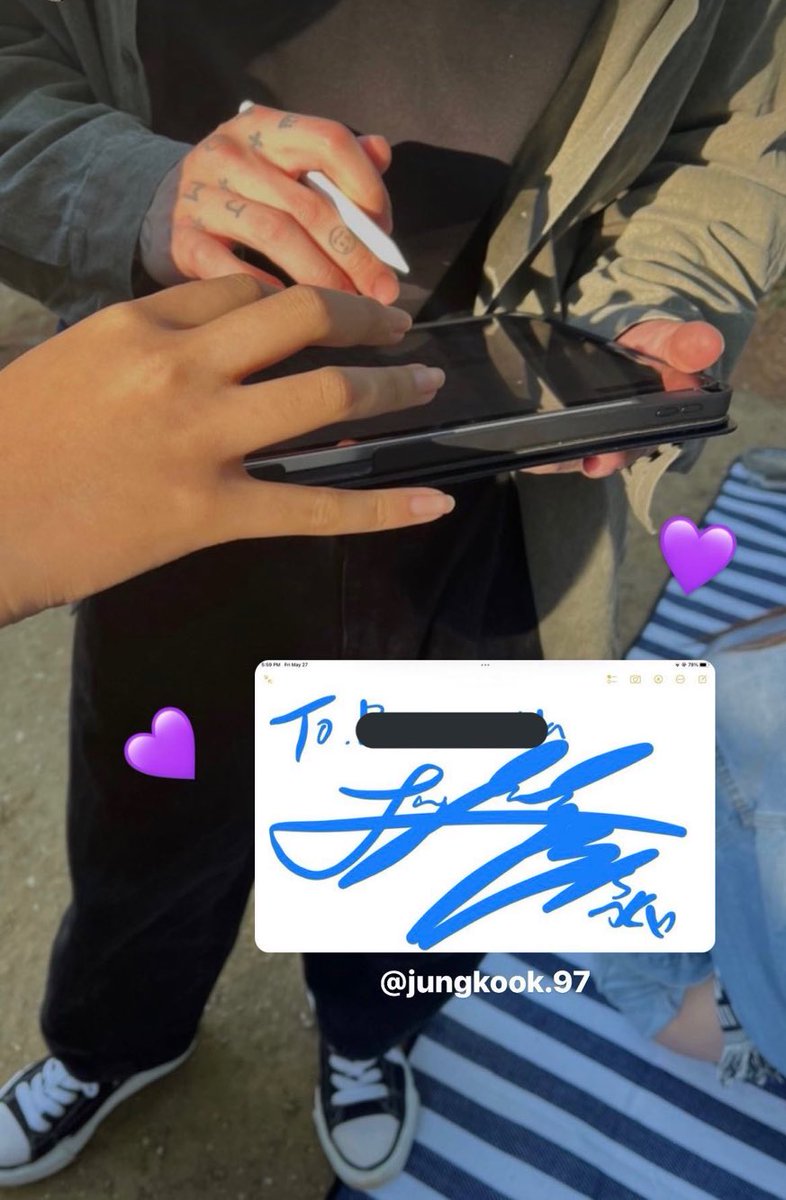 7btsupdates's tweet photo. Jadi hari ini Jungkook dateng ke Seoul Jazz Festival. OP bilang kalau Jungkook datang dan duduk di belakangnya. Jungkook duduk dan menonton pertunjukan dari jam 2- 6 sore. Waktu OP nyapa, Jungkook menjawab dan menyentuh tangannya. 

+ https://t.co/Lw31tJeKww