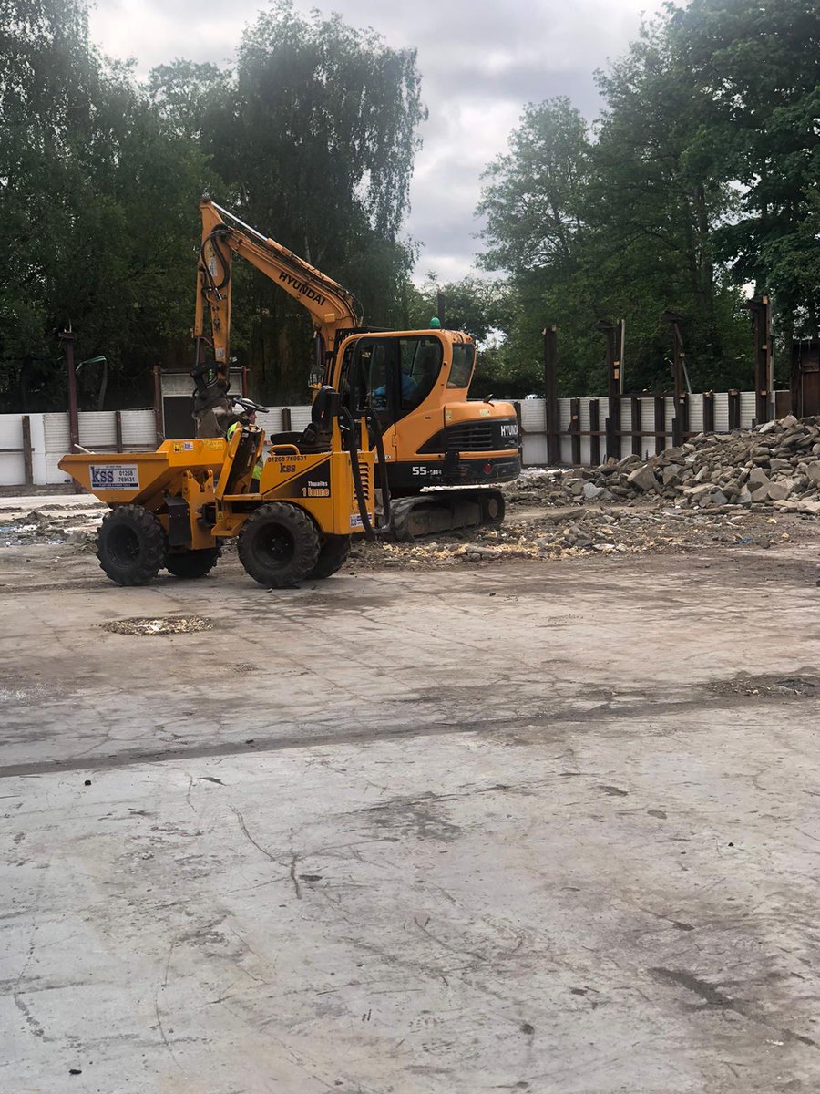 FrogmoreMill's tweet photo. Demolition week 4. #fire #apsley #frogmorepapermill #paper #devastation #fire https://t.co/AlSnfvaeDC