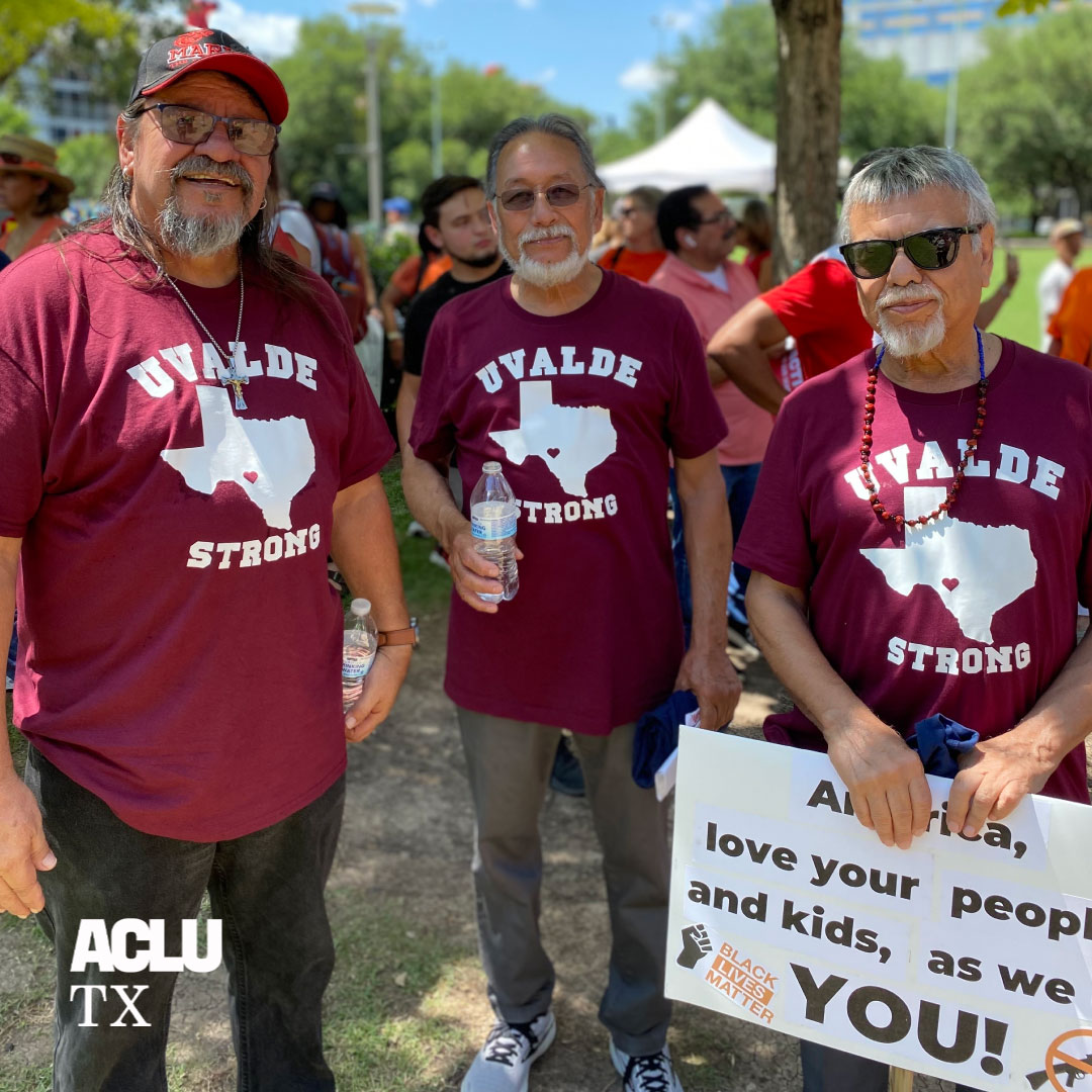 ACLUTx's tweet photo. Happening Now: Houston community exercising their First Amendment rights.
#DontLookAway #Uvalde https://t.co/SxiH2V8d6s