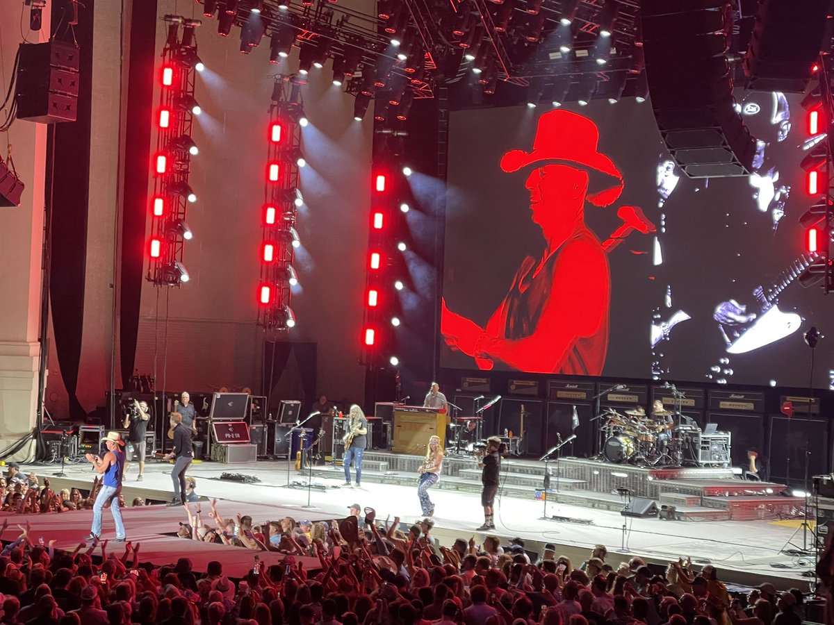 BrendaElliott11's tweet photo. If you get the chance to to @kennychesney in concert….don’t miss it!  He was phenomenal last night on his concert in the Orion Amphitheater in Huntsville! https://t.co/eNHGBf9yNO