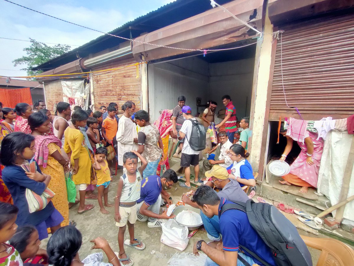 aus_ncc's tweet photo. Cadets of (D-2 Assam university Company) both boys and girls participated in flood relief camp in Silchar flood effected area.Our NCC cadets helps to distribute of essential goods and sanitary pads and many relief materials.
@nccner 
@proshillong
@AssamFloods
@PMOIndia
@cmo https://t.co/y5pkVu7NWW