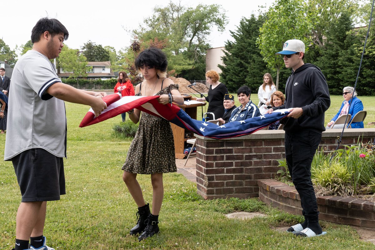 OSchoolsPR's tweet photo. The weather loves @OHS_Castleton, #School6 giving us ideal outdoor weather for our veteran flag ceremonies since 2016. Today students lowered, folded & presented a flag to U.S. veteran Emil Kesselman & raised a new flag for veteran Barry Lederman.
#HonorVeterans #ThisIsOSD 🇺🇸 https://t.co/JLSFmUTkcx