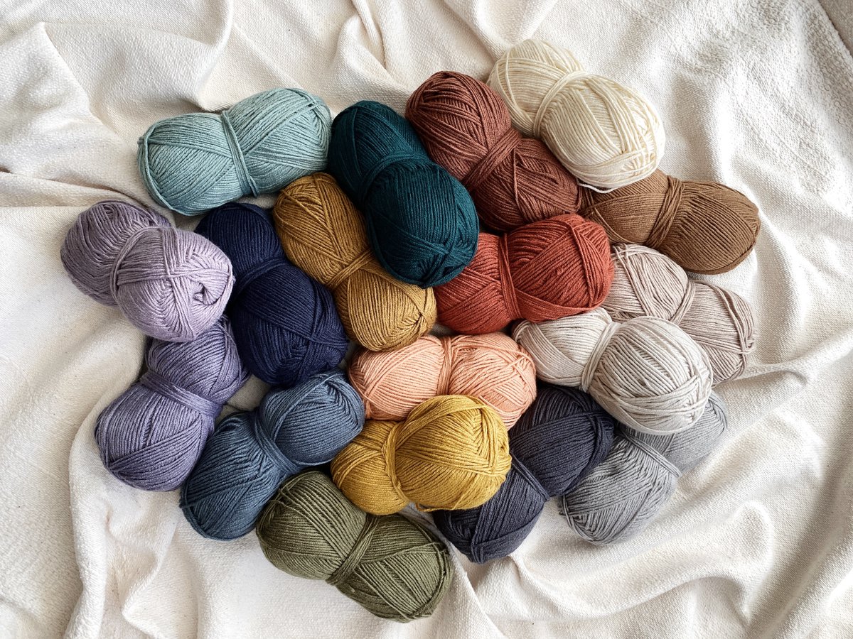 TwoOfWandsKnits's tweet photo. COLOR THEORY IS LIVE! Get it while it's hot! Special thanks to @LionBrandYarn for the opportunity to collab on this beautiful yarn ❤️ https://t.co/SjNn2K4vy2 https://t.co/3V8Ut4URnx
