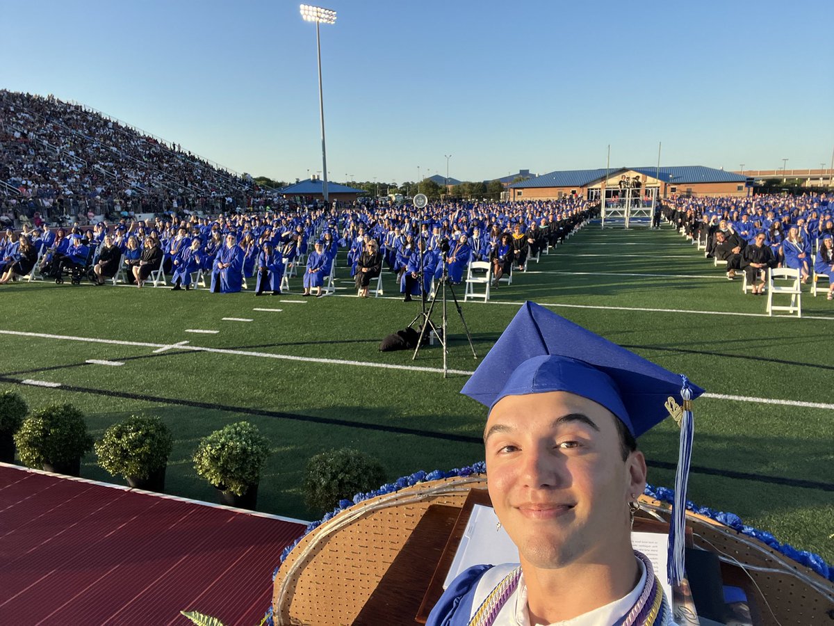 23DHSSECTION's tweet photo. c/o ‘22 signing out🎓 https://t.co/ksTf7qPCMj
