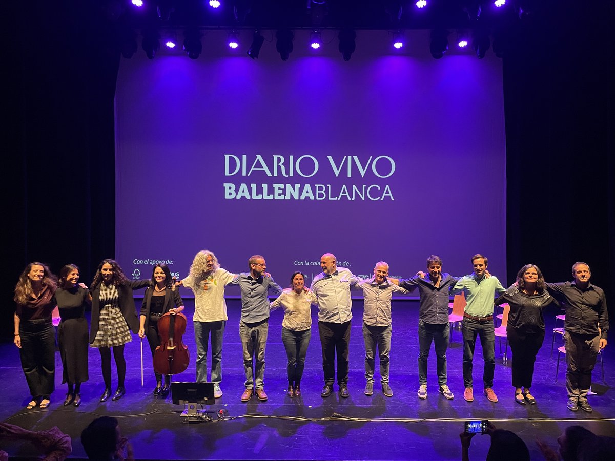 ¡GRACIAS ZARAGOZA! Aún nos estamos reponiendo de tan emocionante noche de historias de medio ambiente junto a <a href="/ballenablanca_/">Ballena Blanca</a>.🎙️