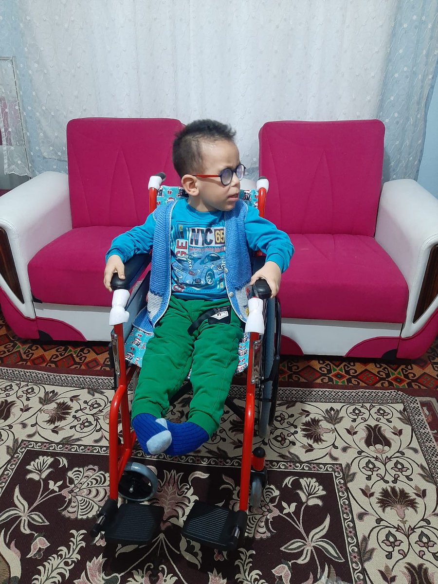 halimecavus37's tweet photo. Emirhan'ımızın tekerlekli sandalyesi yoktu. Annesi 6 yıldır kucaginda taşıyordu. Özel Bireyler ve Aileleri Derneği aracılığıyla kendisine sandalye hediye edildi.Fedakar annemize destek olan herkese çok teşekkür ediyoruz. Emirhan'ın yüzünü güldüren herkesten Allah razı olsun. https://t.co/XHonTigrQb