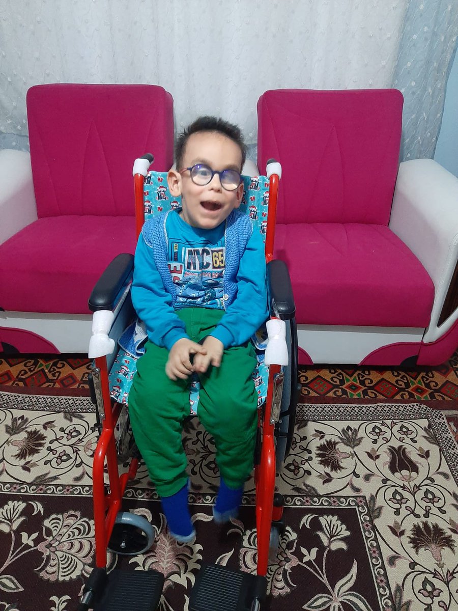 halimecavus37's tweet photo. Emirhan'ımızın tekerlekli sandalyesi yoktu. Annesi 6 yıldır kucaginda taşıyordu. Özel Bireyler ve Aileleri Derneği aracılığıyla kendisine sandalye hediye edildi.Fedakar annemize destek olan herkese çok teşekkür ediyoruz. Emirhan'ın yüzünü güldüren herkesten Allah razı olsun. https://t.co/XHonTigrQb