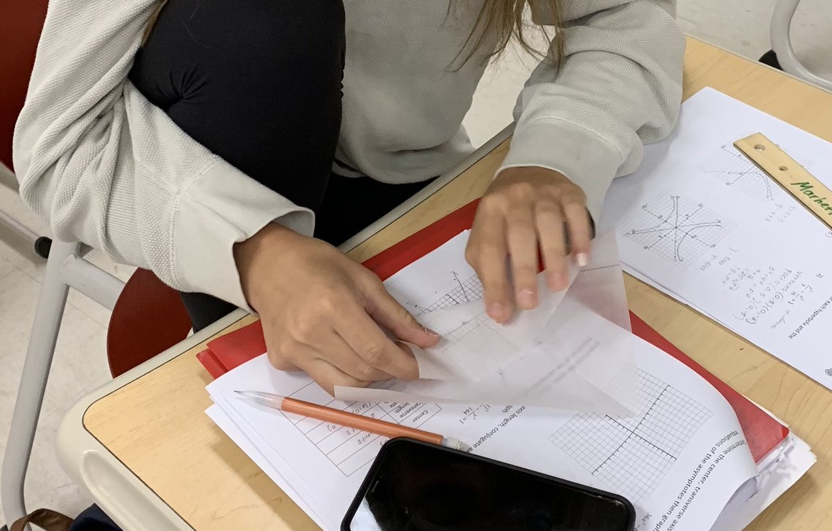 Math_efki's tweet photo. Constructing parabolas in M2 Precalc with patty paper and folding the line over a point.  I know @ari_rothman is jealous! 

@NCHS_CT https://t.co/6uklkATDOj