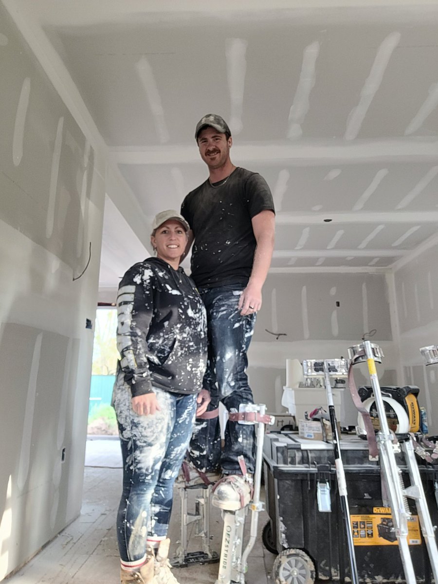 free2fly27's tweet photo. #drywallnation #drywallfinishing #nailedit #partnersincrime #DreamTeam #teamworkmakesthedreamwork #commongoals @ColumbiaTools @DEWALTtough @jeffxmck https://t.co/hkhfSS4NYO