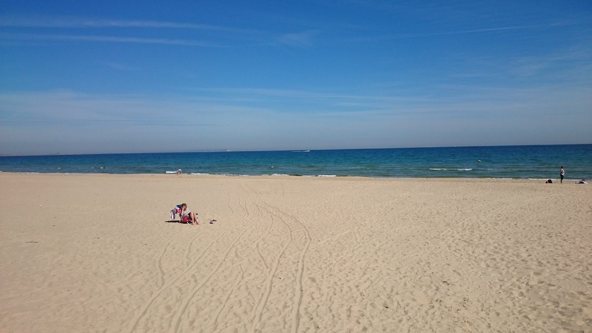 PoolePost's tweet photo. Nothing beats reaching Friday and bunking off early to the beach... 🏖️☺️

#avoidthecrowds👍
#offforaswim
#enjoyyourweekend https://t.co/SzERQTp0kJ