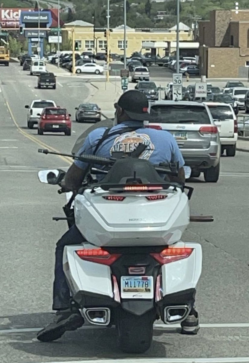 JNelly43's tweet image. Nice of this guy to give me a secure escort down Broadway over the noon hour…#NotTreading #2A #MaybeOverkill