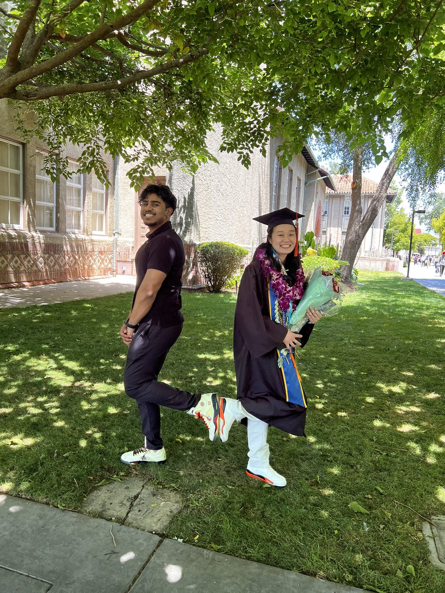 atlasnoirmusic's tweet photo. my best friend @bayareakidsf graduated in some jordan 5s that we got her.

orange accents to match the tassel of engineering, a jordan 5 because it was 5 years of hard work, and also a 5 because she graduated high school in white cement 4s. https://t.co/8LUymowEqS