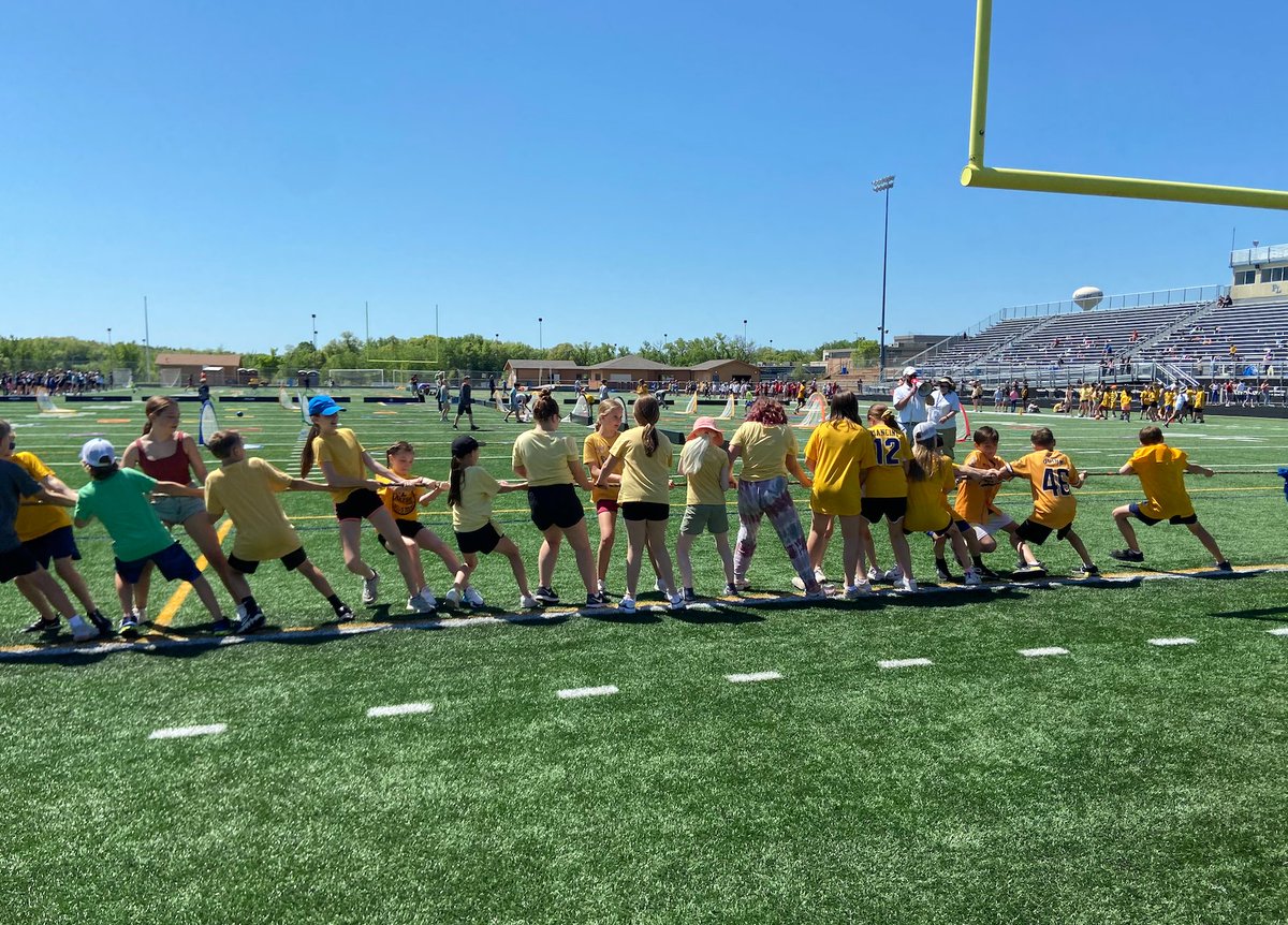 JeffersPondPLS's tweet photo. A PERFECT day for the #PLSAS Grade 5 Track and Field Day at #PLHS. Thank you @Koppang_Michael, and other elementary PE teachers, for coordinating! Love the new format of intermingling the schools. @ISD719 https://t.co/zWGwku799t